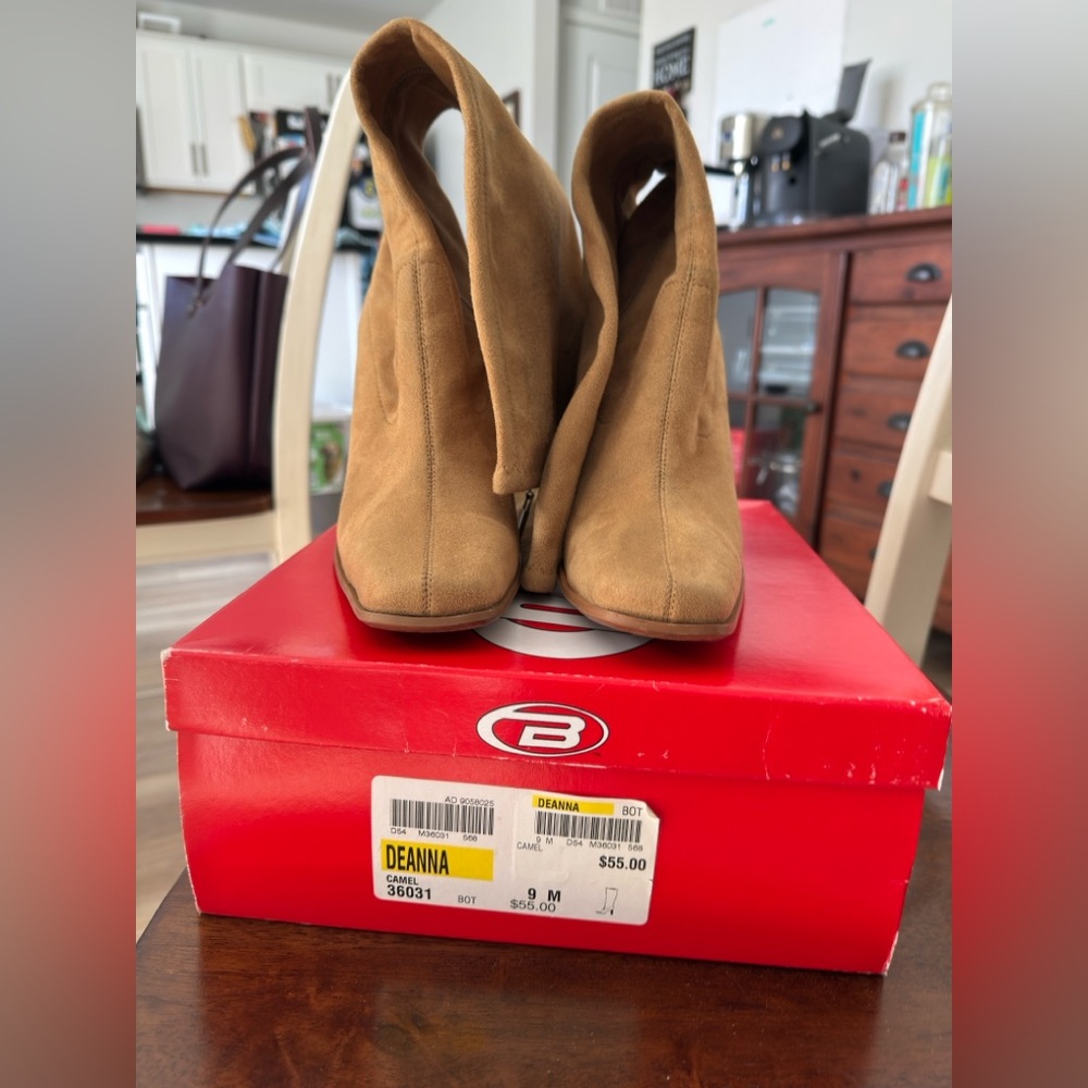 Tan Suede(like) Ankle Boots
Bongo Deanna